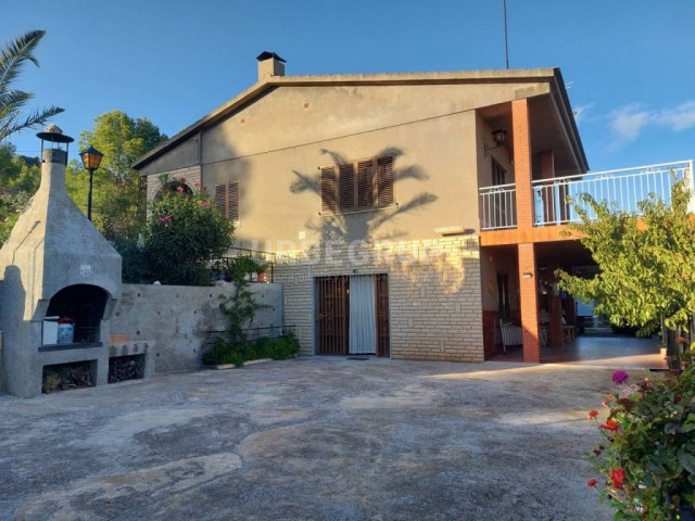 TORRE RUSTICA EN ESPARRAGUERA,PISCINA Y 4 HABITACIONES ,GRAN TERRENO